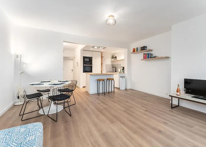 2-Bedroom Apartment With Park View